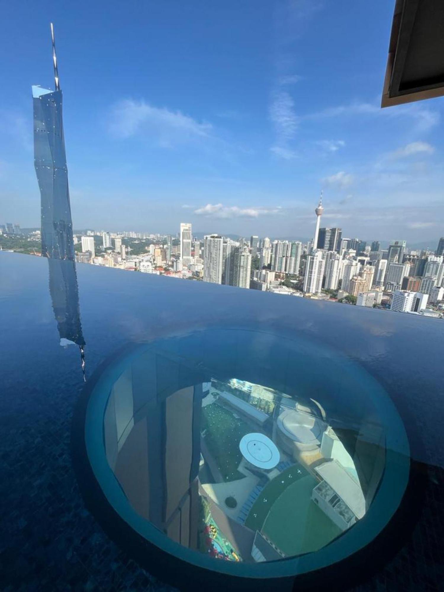 Lotus Infinity Pool At Lucentia Apartman Kuala Lumpur Kültér fotó