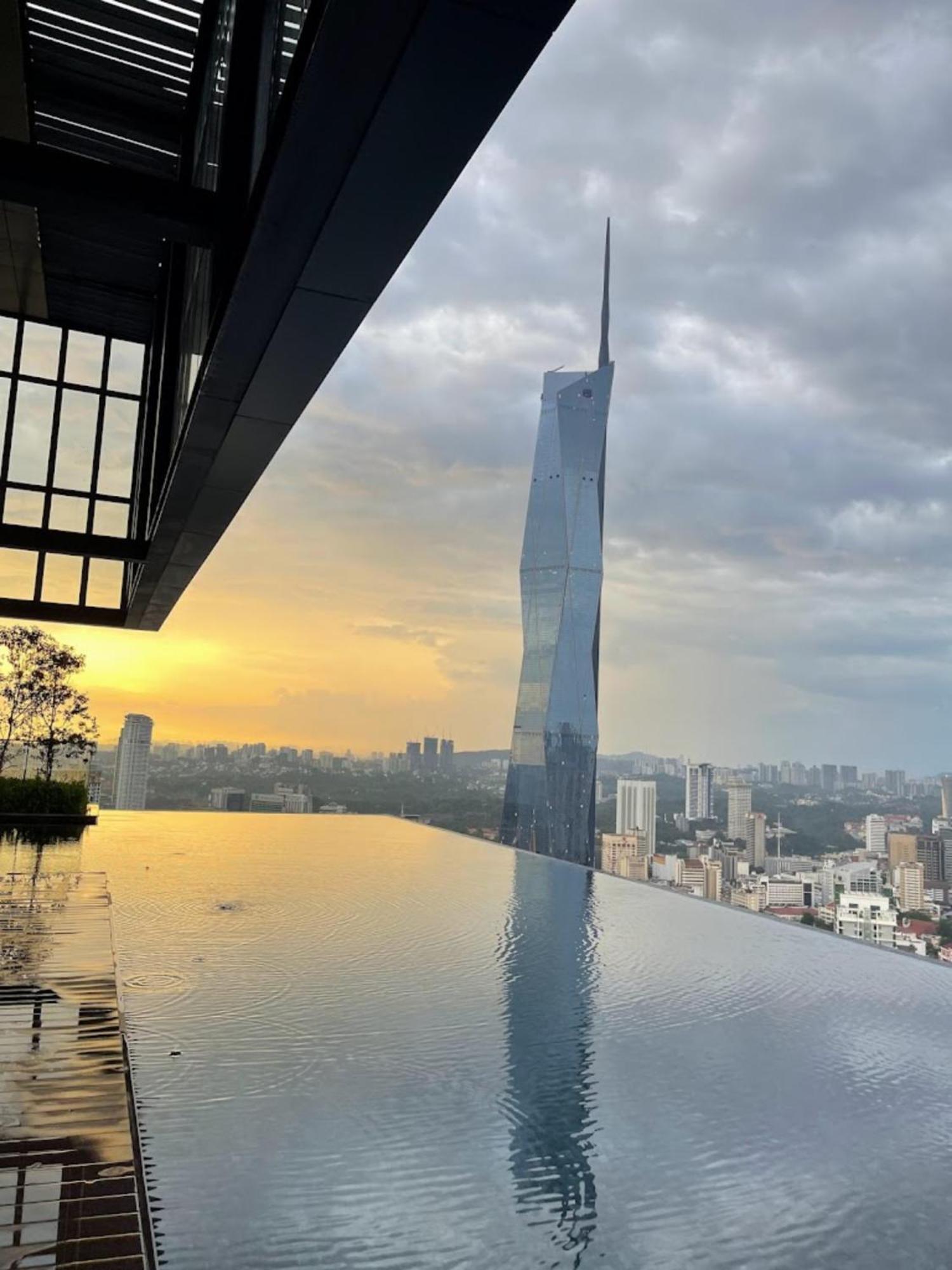Lotus Infinity Pool At Lucentia Apartman Kuala Lumpur Kültér fotó
